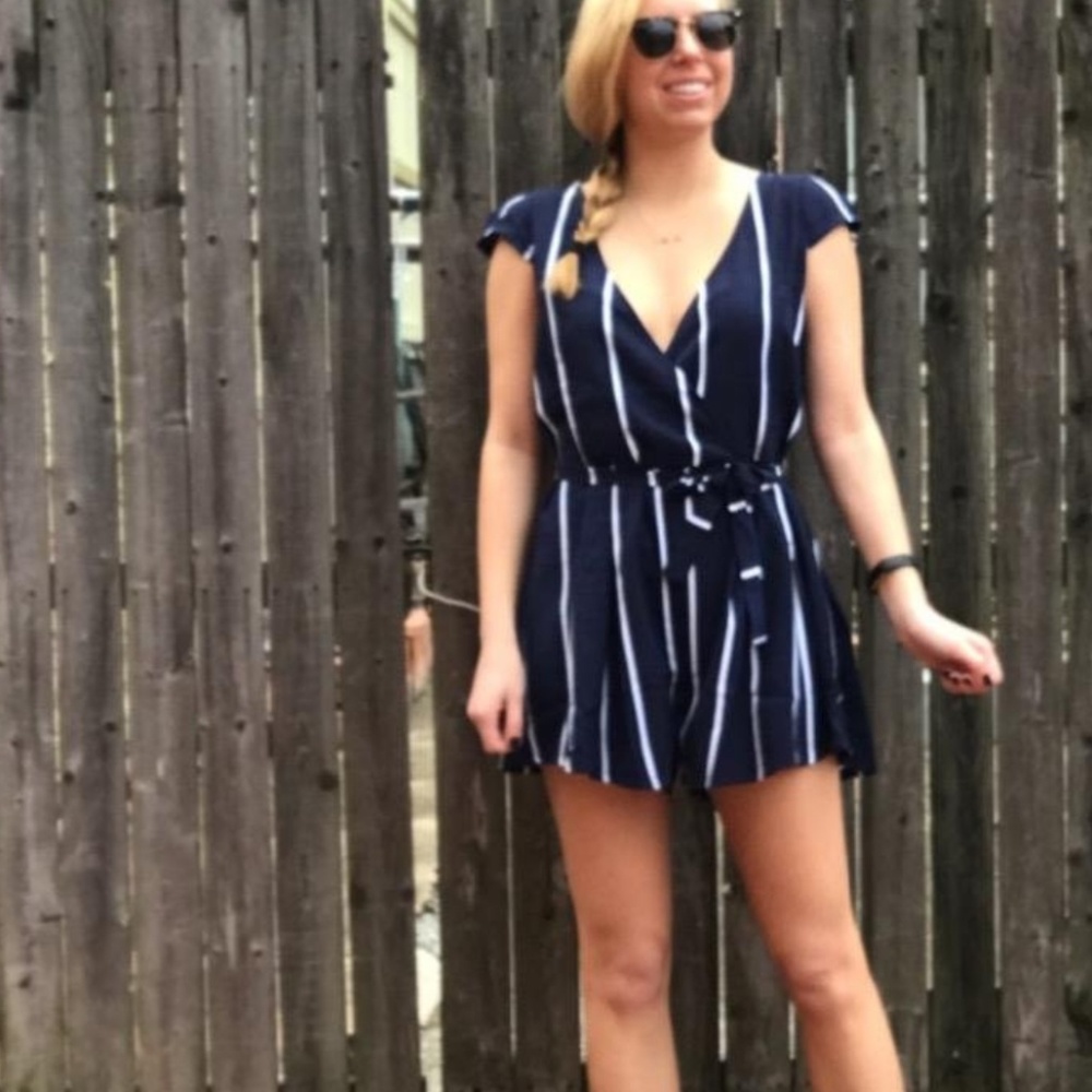 🆕 Vertical Striped Romper - Picture 5 of 5